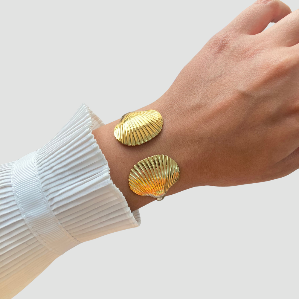 Statement Shell Open Bangle