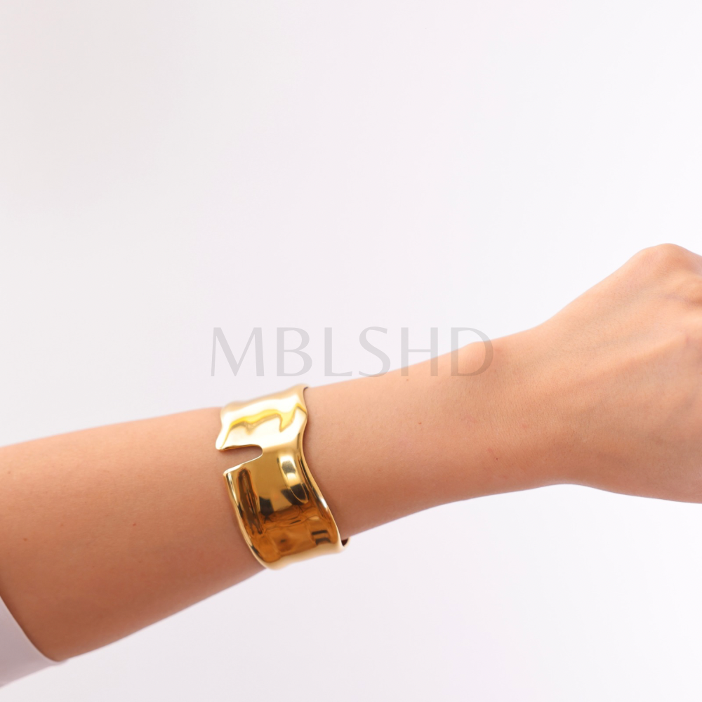 Statement crinkled Bangle