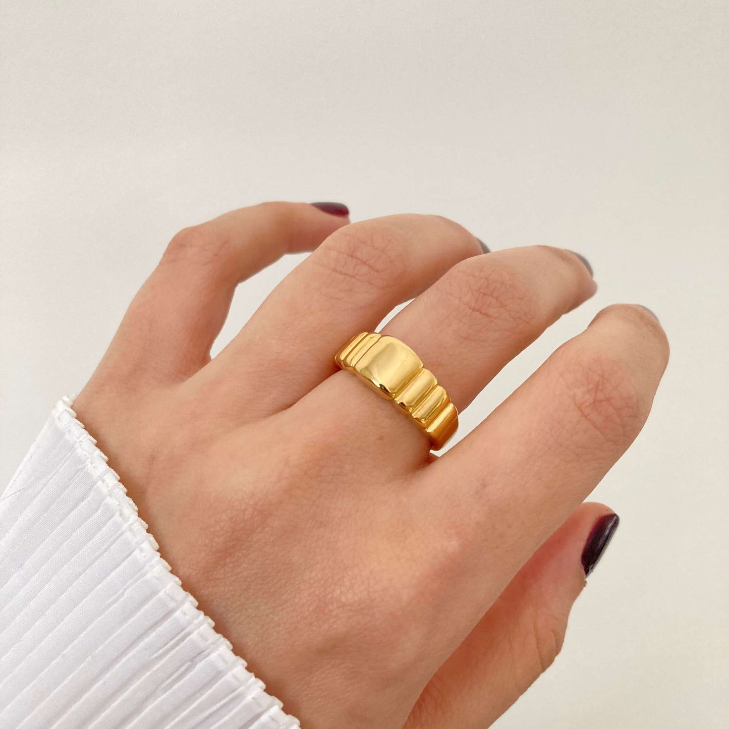 Ribbed Croissant Ring