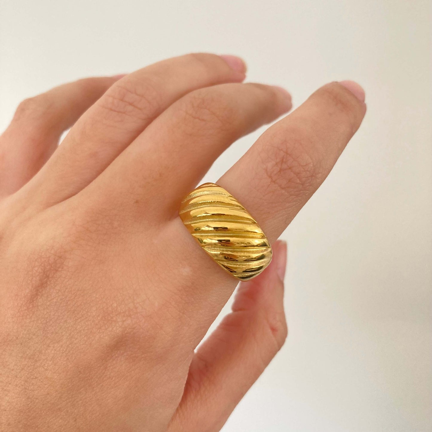 Ribbed Statement Ring