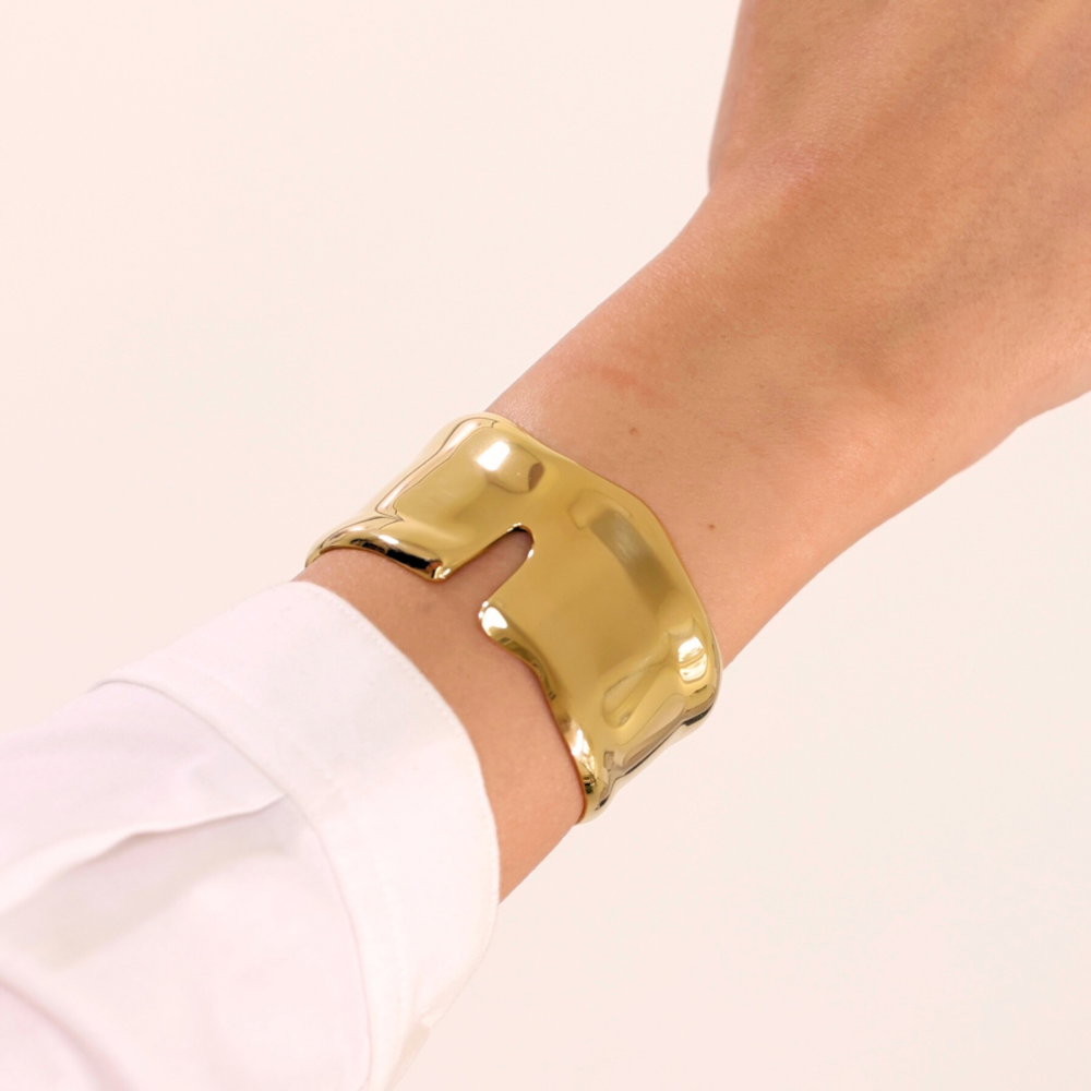 Statement crinkled Bangle