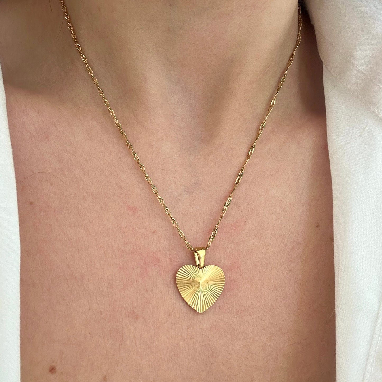 The Ribbed Heart Necklace
