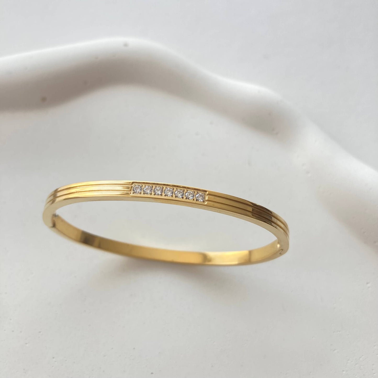 7 Zircons Bangle