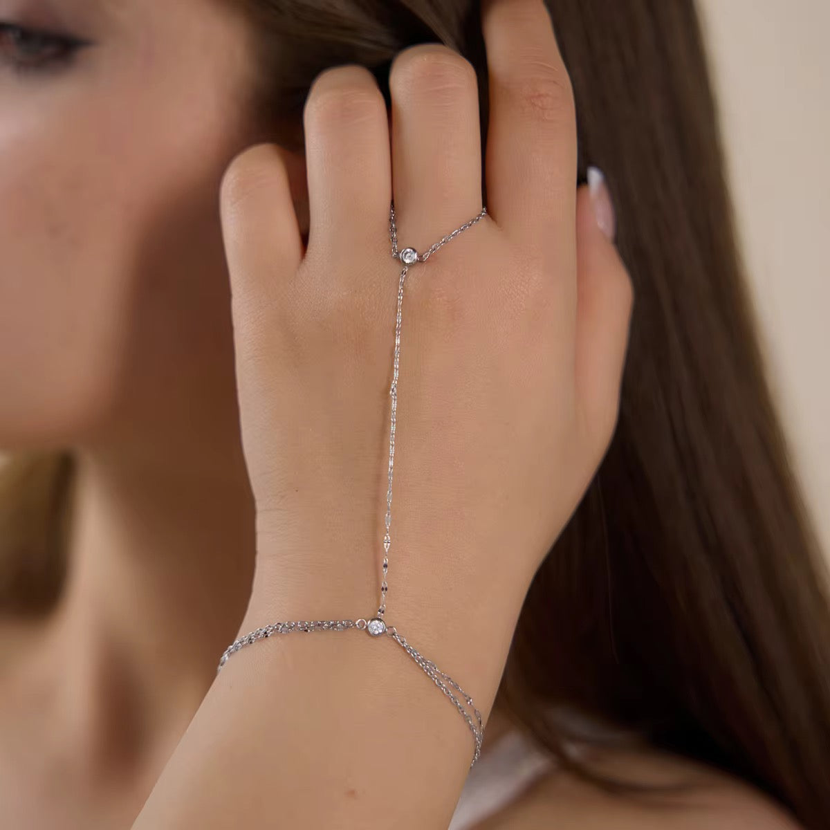 Halo Loop Hand Chain Silver