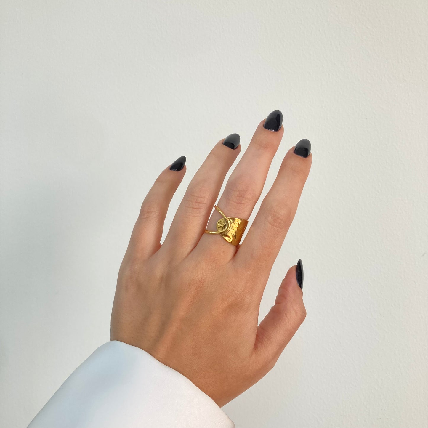 Hammered & Hollow Ring