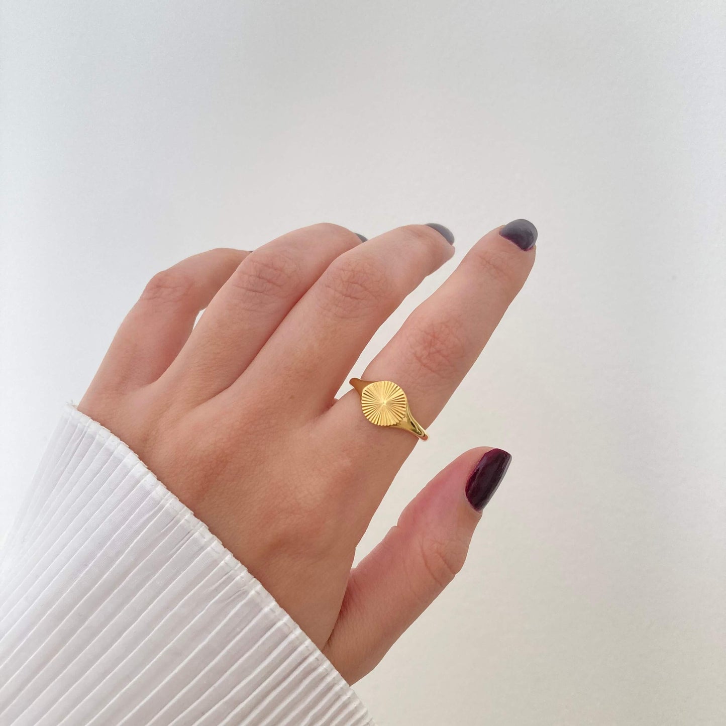Round Ribbed Signet Ring