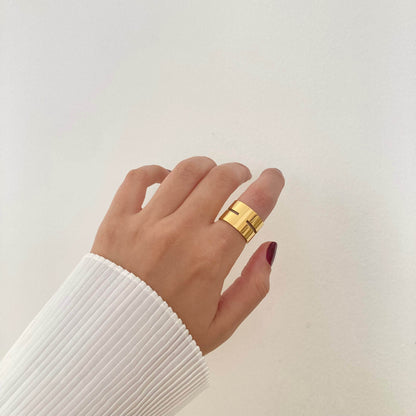 Wide Geometric Pattern Ring