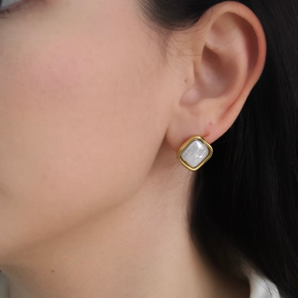 Retro Pearl Stud Earrings