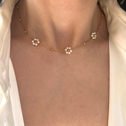 Dainty Flowers Necklace