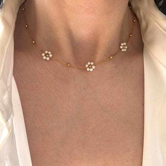 Dainty Flowers Necklace