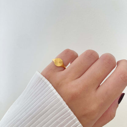 Round Ribbed Signet Ring