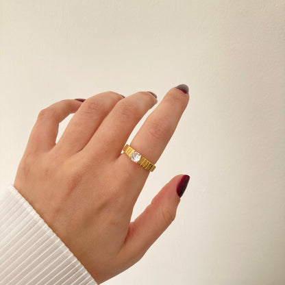 Ribbed Zircon Ring