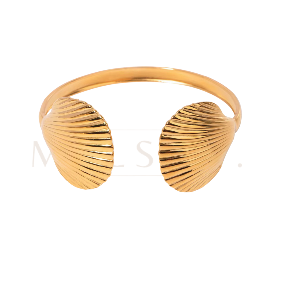 Statement Shell Open Bangle