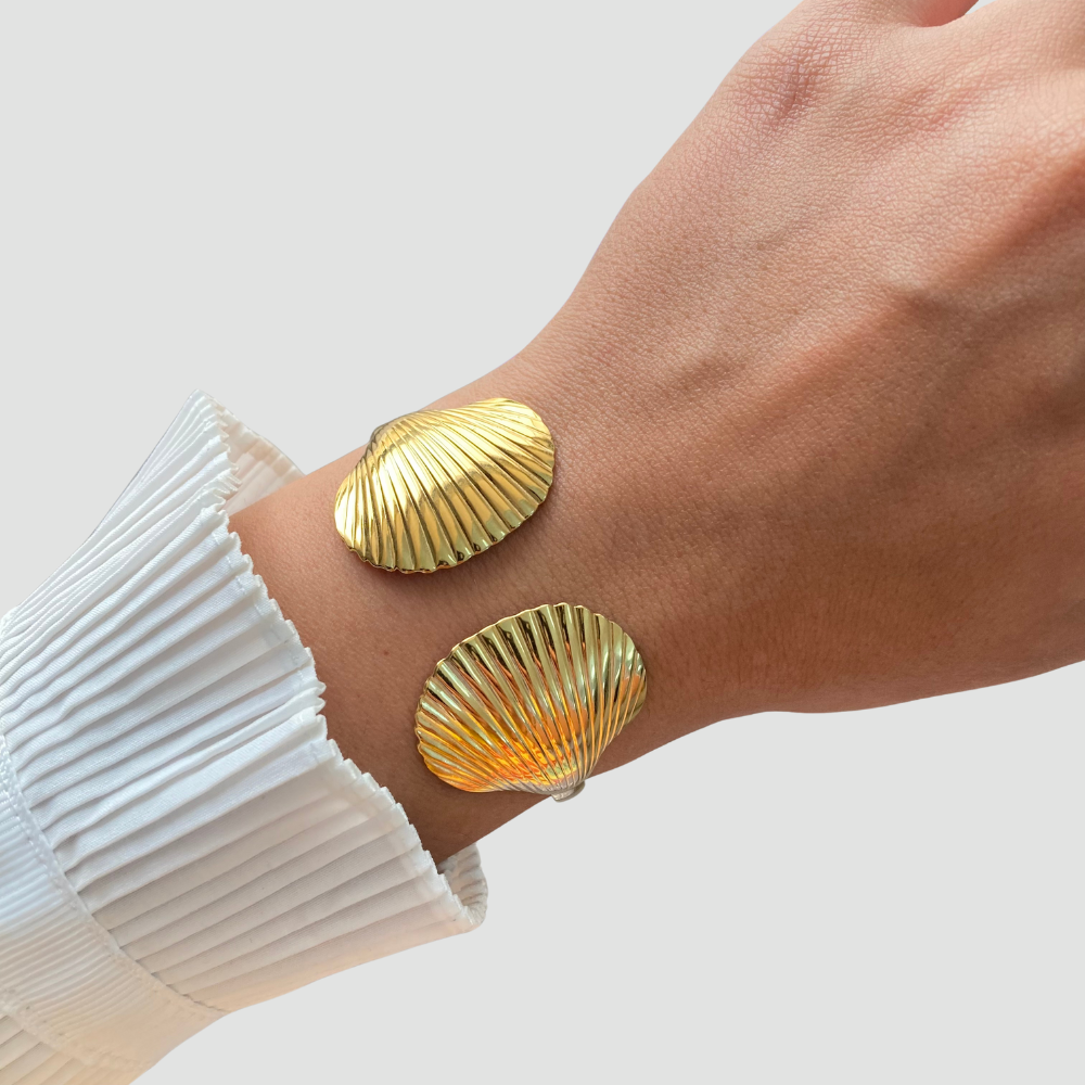 Statement Shell Open Bangle