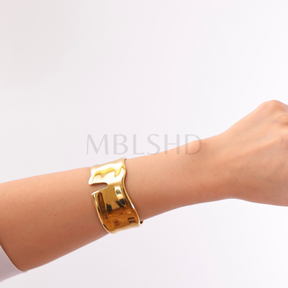 Statement crinkled Bangle