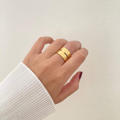 Wide Geometric Pattern Ring