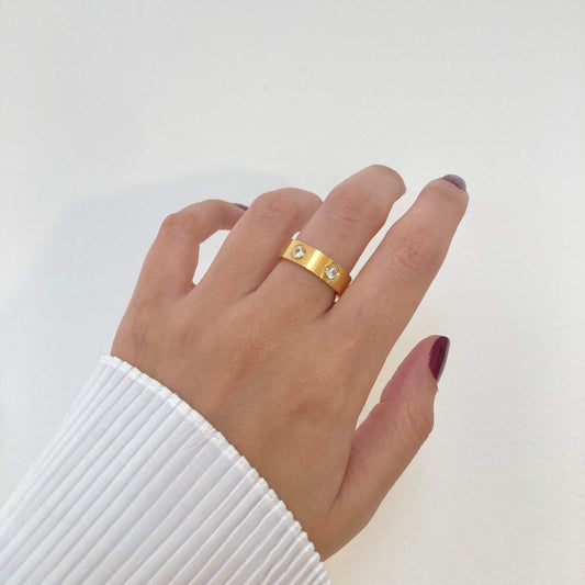 Round Zircons Ring