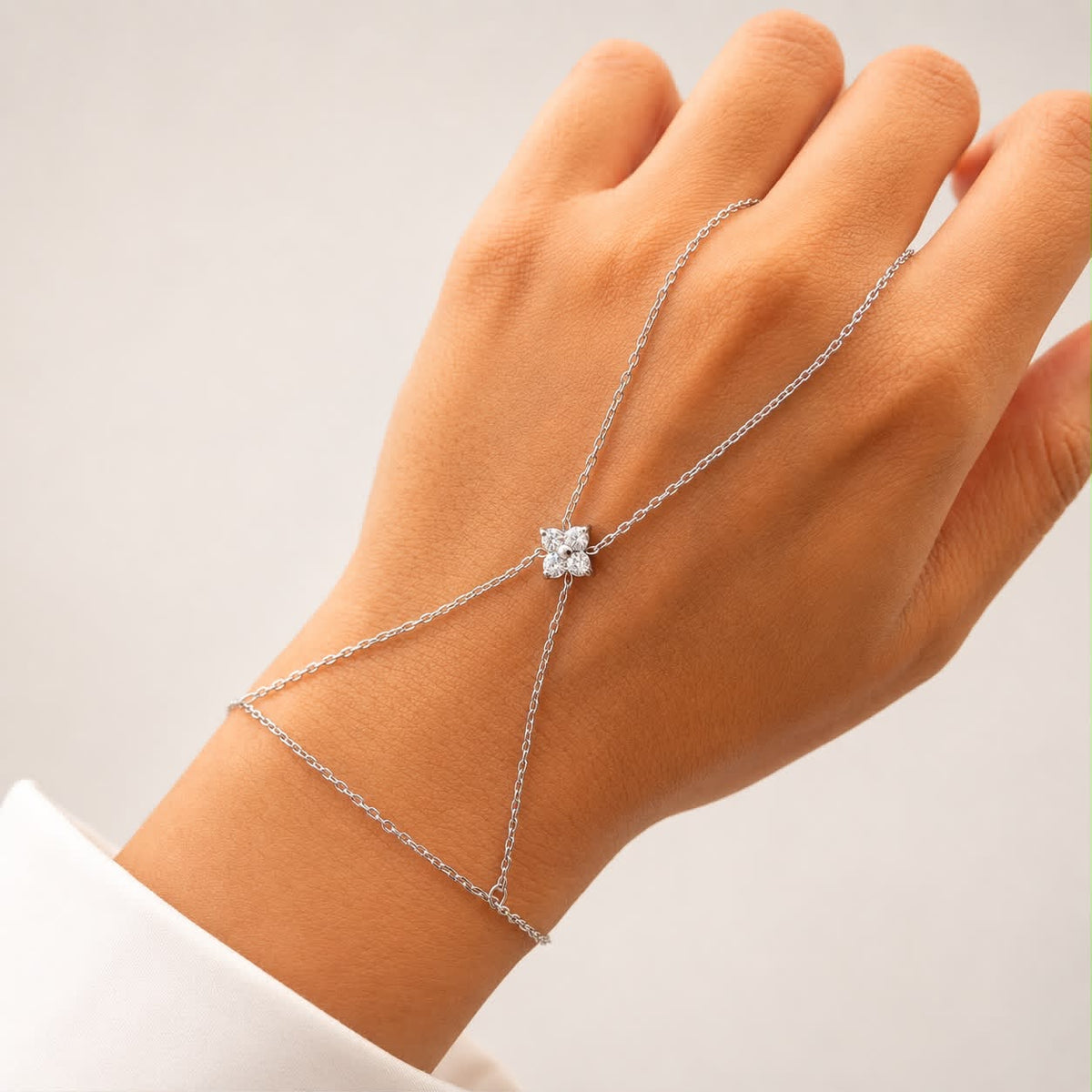 Bloom Hand Chain Silver