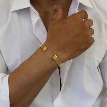 Band Ribbed Gold Bangle - Men