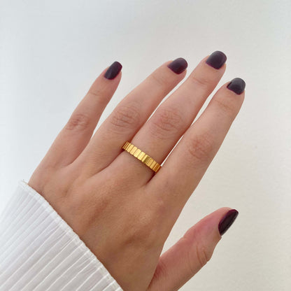 Ribbed Ring