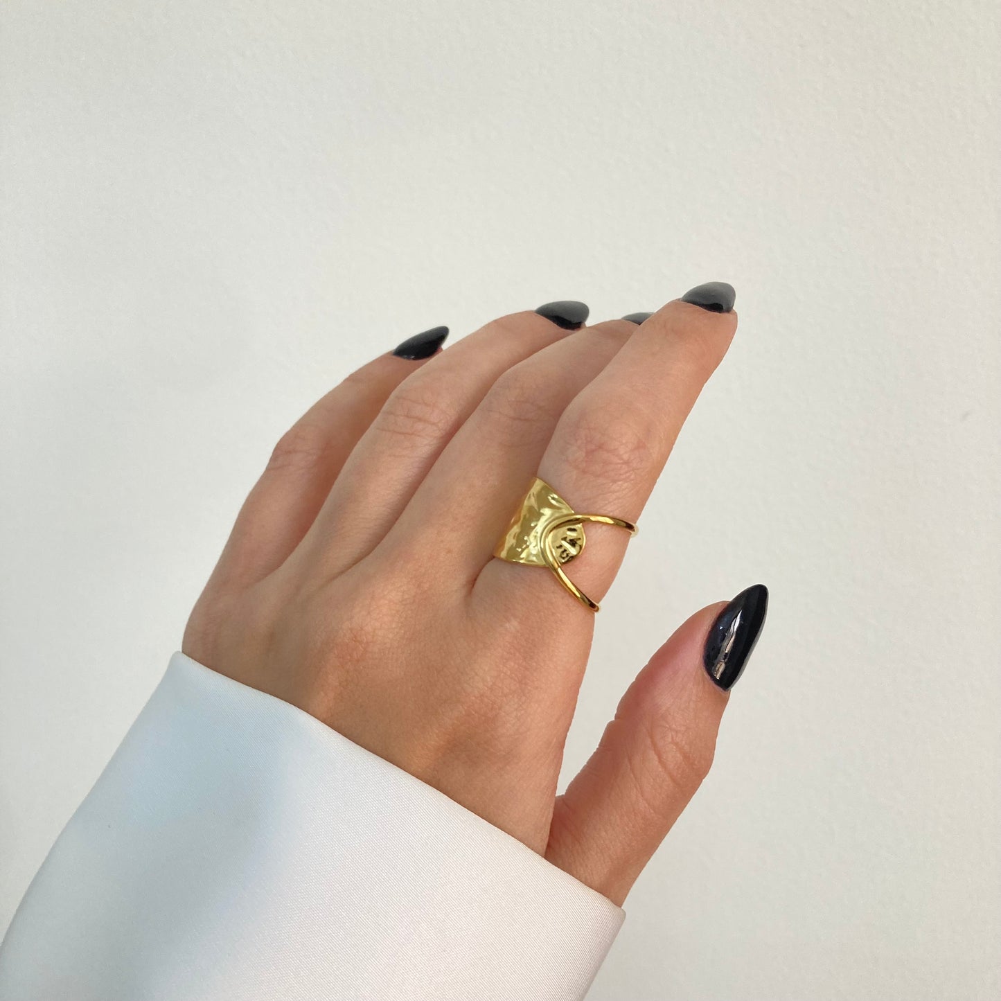 Hammered & Hollow Ring