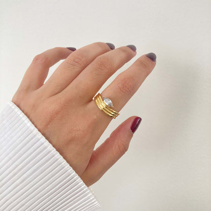 Wide Oval Zircon Ring