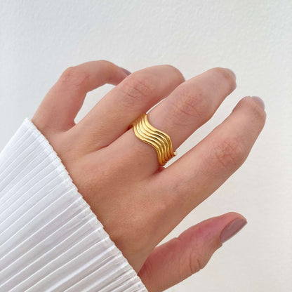 Ribbed Wave Ring