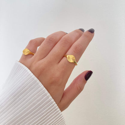 Round Ribbed Signet Ring