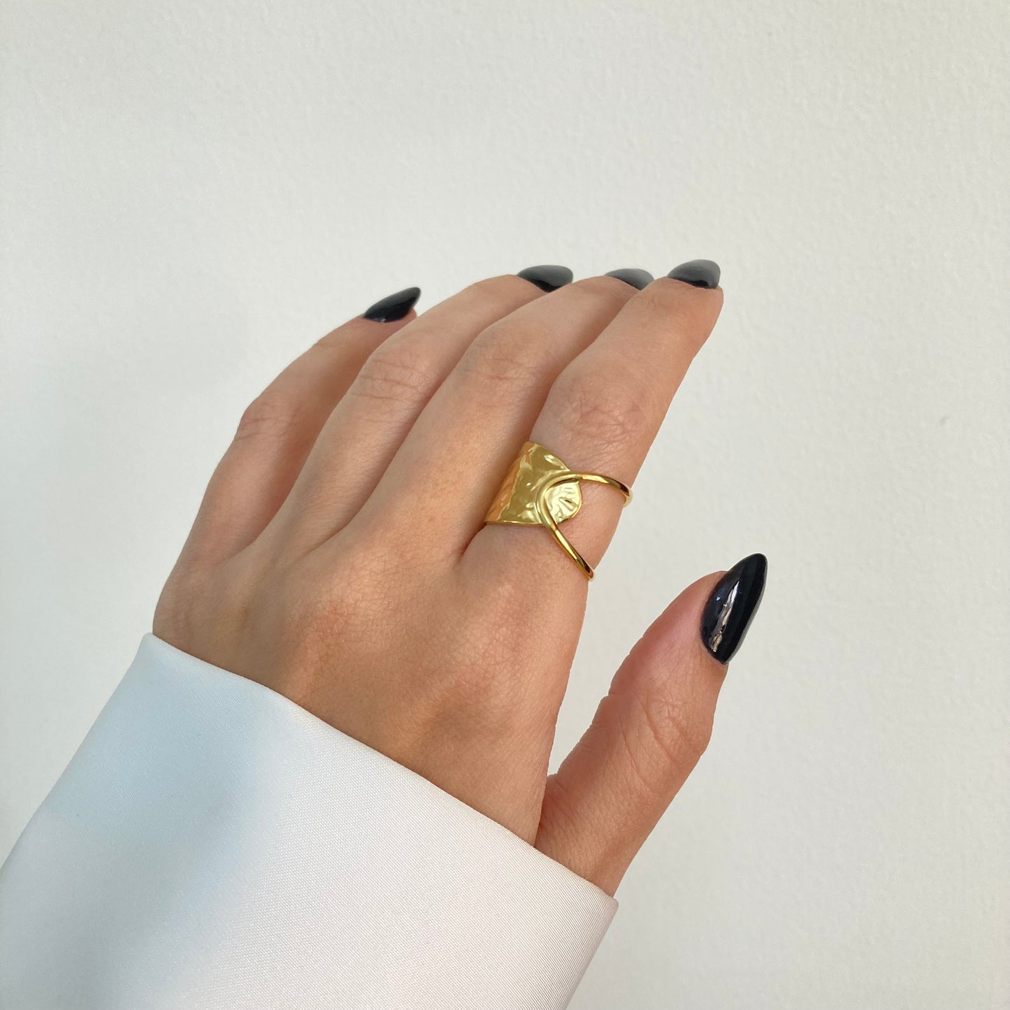 Hammered & Hollow Ring