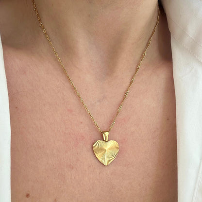 The Ribbed Heart Necklace