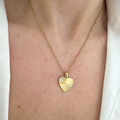 The Ribbed Heart Necklace